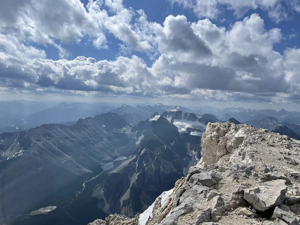 Die Consolation Lakes und der Mount Fay von oben