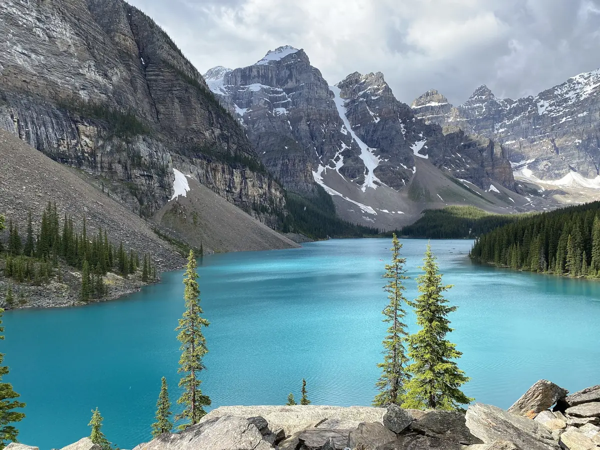 Turquoise Moraine Lake below the Valley of the Ten Peaks
